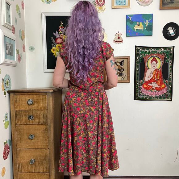 Vintage Red and Gold Floral Skirt Set, 1970s Flower Print Blouse & Skirt Size S - Picture 3 of 11